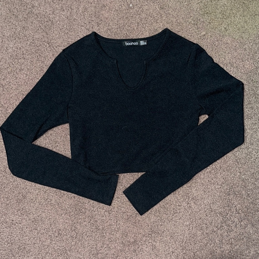 Boohoo Ribbed Notch Neck Crop Top - Picture 4 of 5
